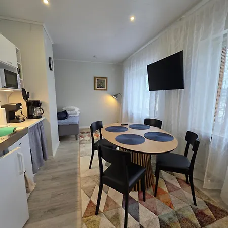 アパート Yksioe Kahdelle Hengelle Keskellae Lahtea