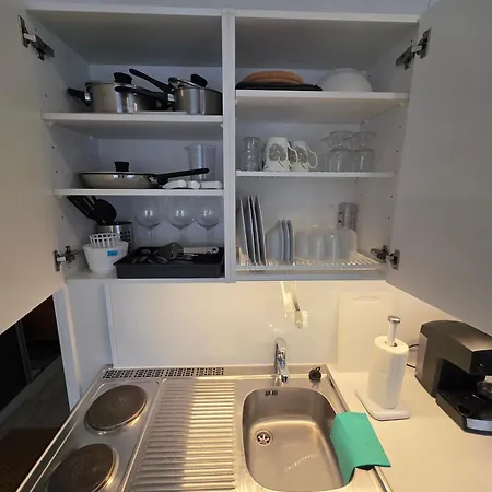 Yksioe Kahdelle Hengelle Keskellae Lahtea アパート ラハティ