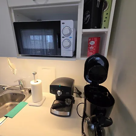 Yksioe Kahdelle Hengelle Keskellae Lahtea アパート *